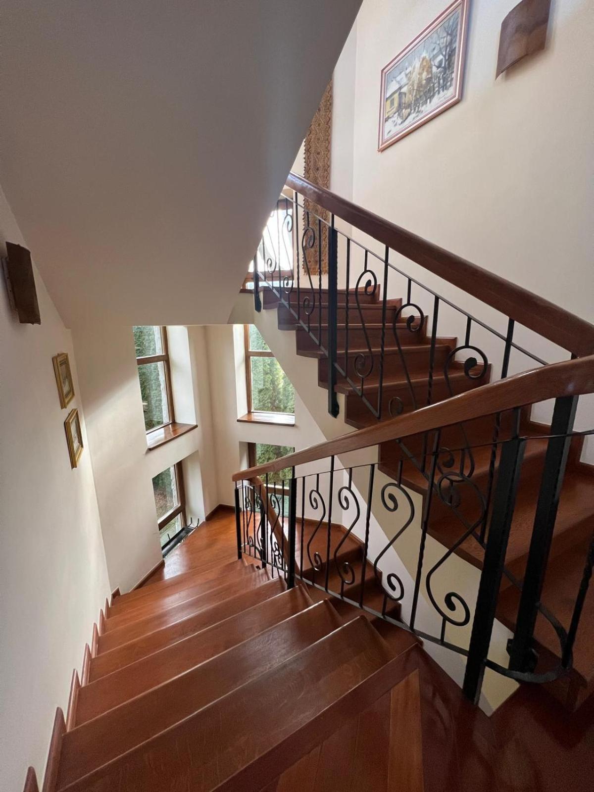 Wine Cellar With Beautiful Garden In Sinaia - Busteni Villa