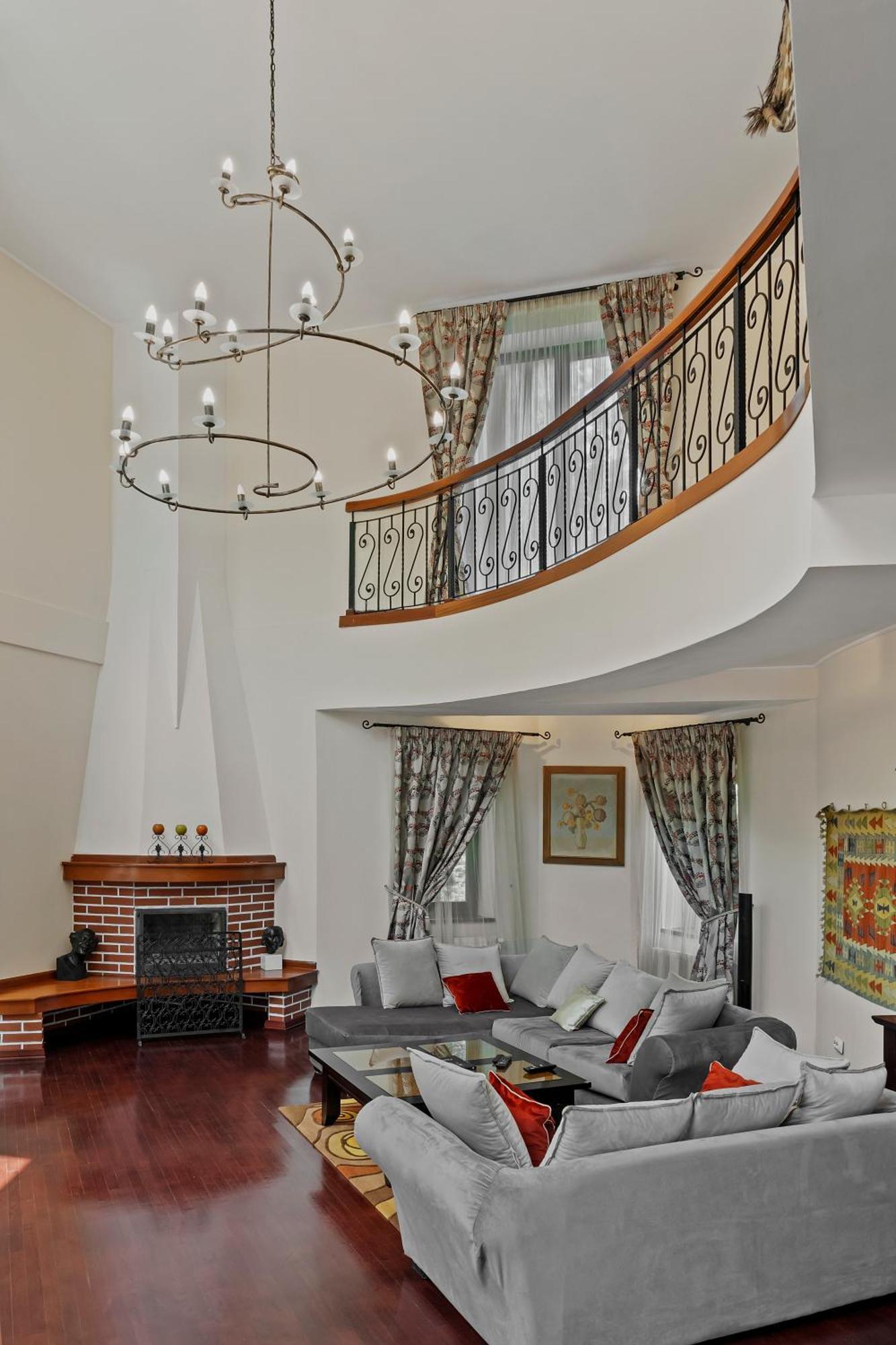 Wine Cellar With Beautiful Garden In Sinaia - Busteni Villa