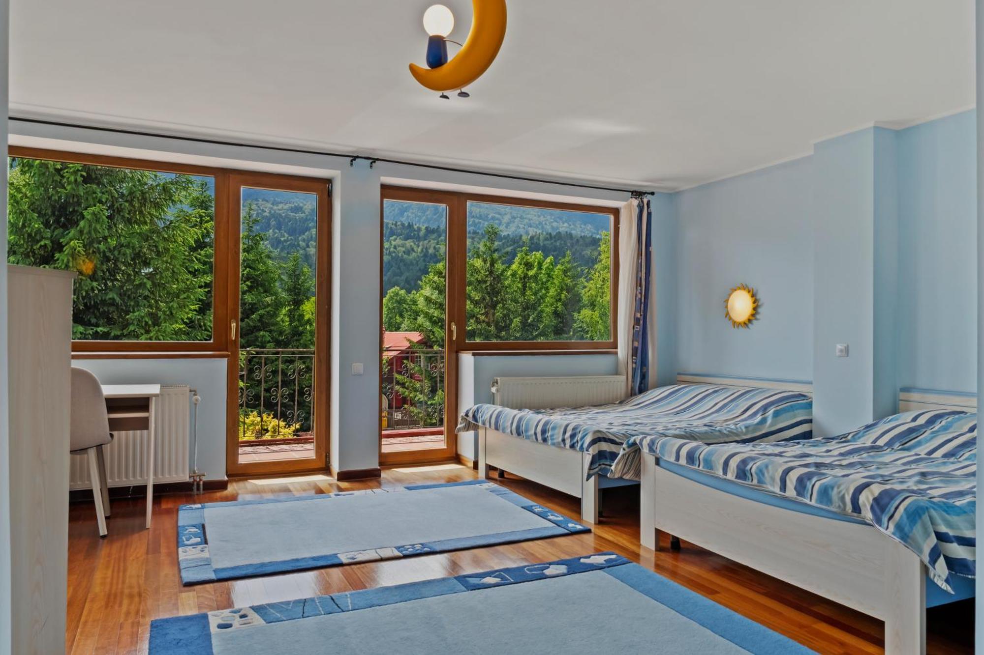 Wine Cellar With Beautiful Garden In Sinaia - Busteni Villa