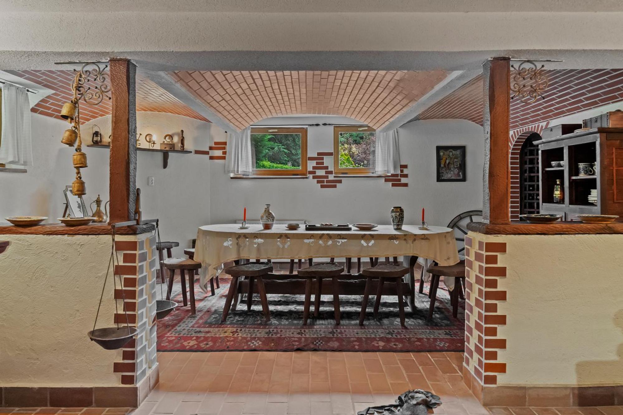 Villa Wine Cellar With Beautiful Garden In Sinaia - Busteni