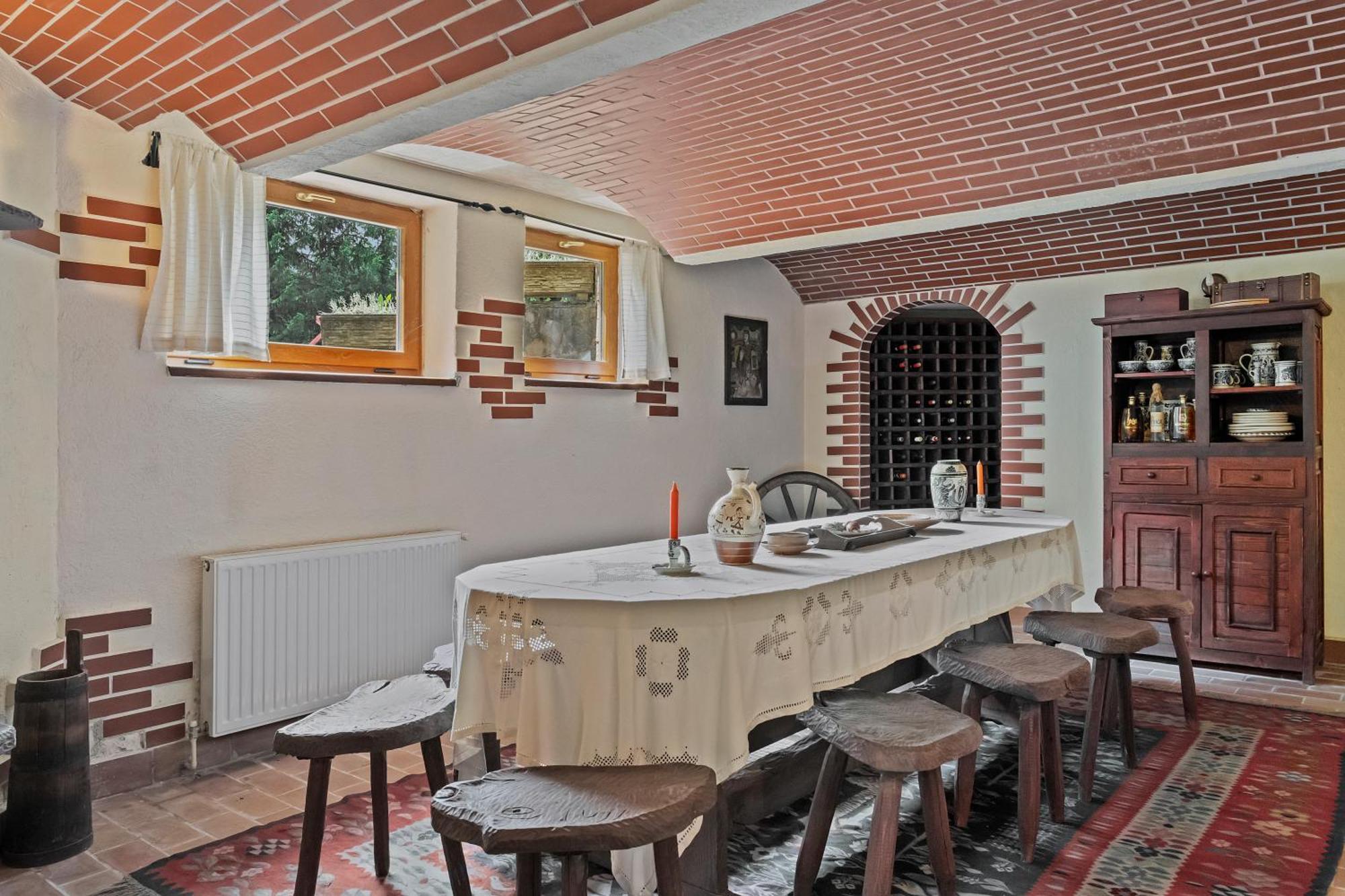 Wine Cellar With Beautiful Garden In Sinaia - Busteni Poiana Tapului