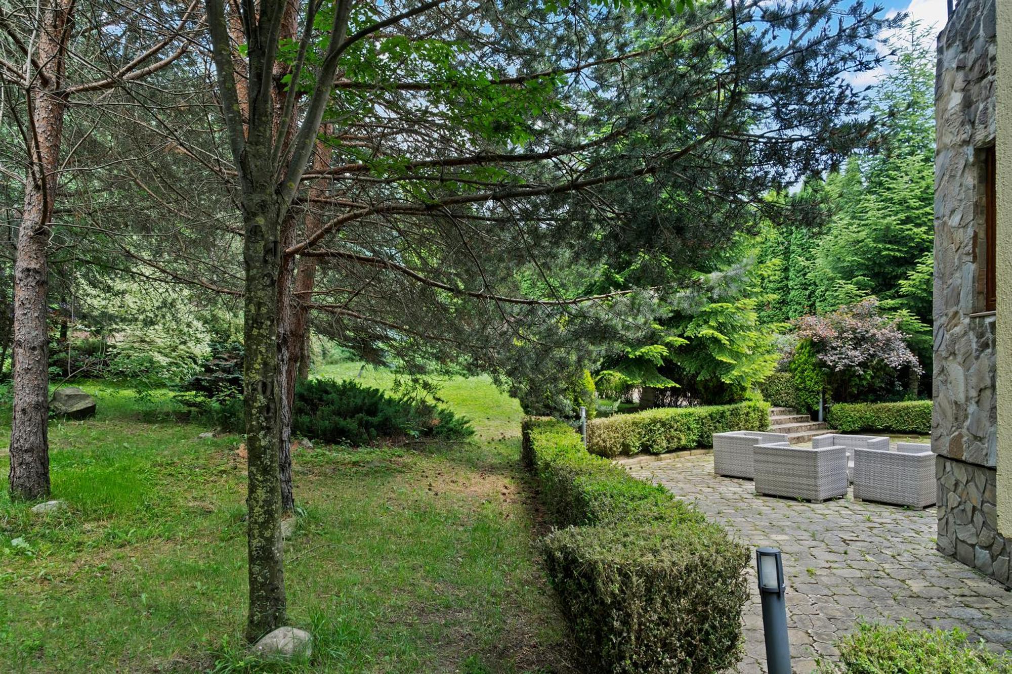 Wine Cellar With Beautiful Garden In Sinaia - Busteni * Poiana Tapului